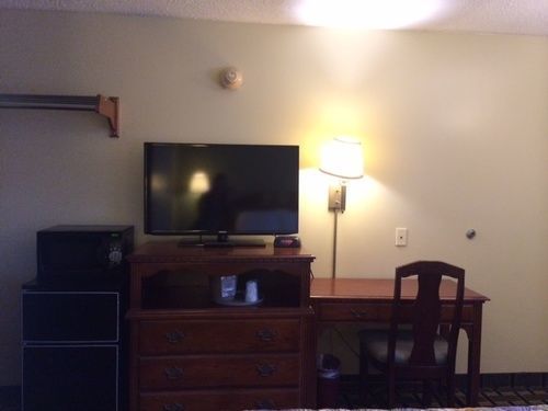 Hospitality Inn Bowmansville Bagian luar foto